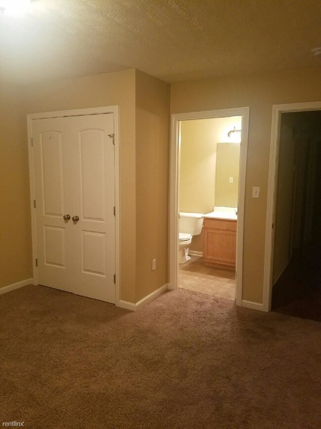 Building Photo - 2 br, 2 bath 4plex - 303 Creekwood Ave 303