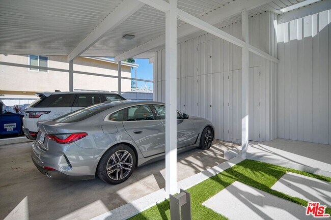 Building Photo - 2262 Stradella Rd