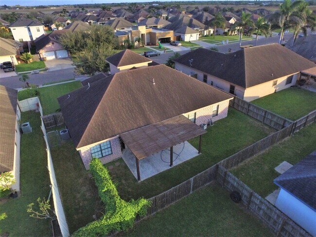 Foto del edificio - 3Bed/2.5Bath Edinburg TX Home For Rent ( Oakland Village )