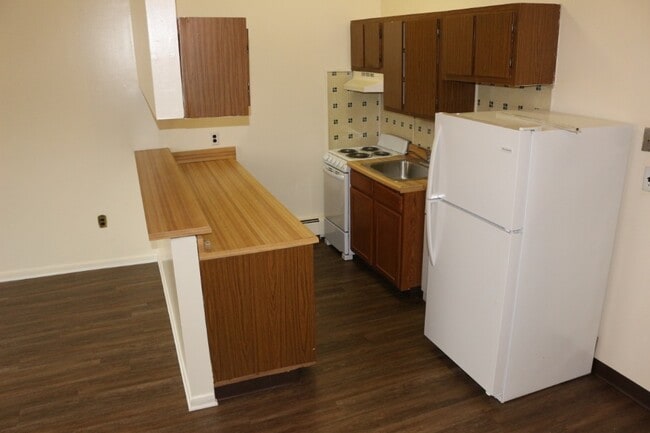 Kitchen - 130 Grand Ave
