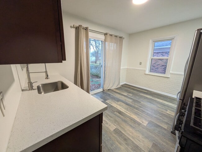 Foto del edificio - Spacious Royal Oak Bungalow