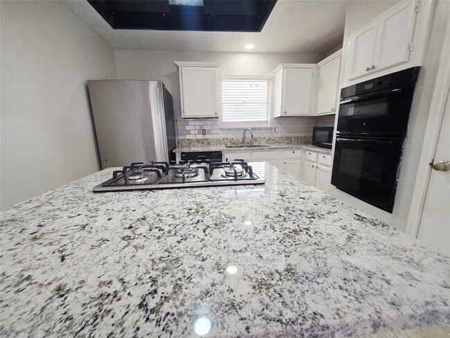 Building Photo - 15330 Oak Terrace Dr