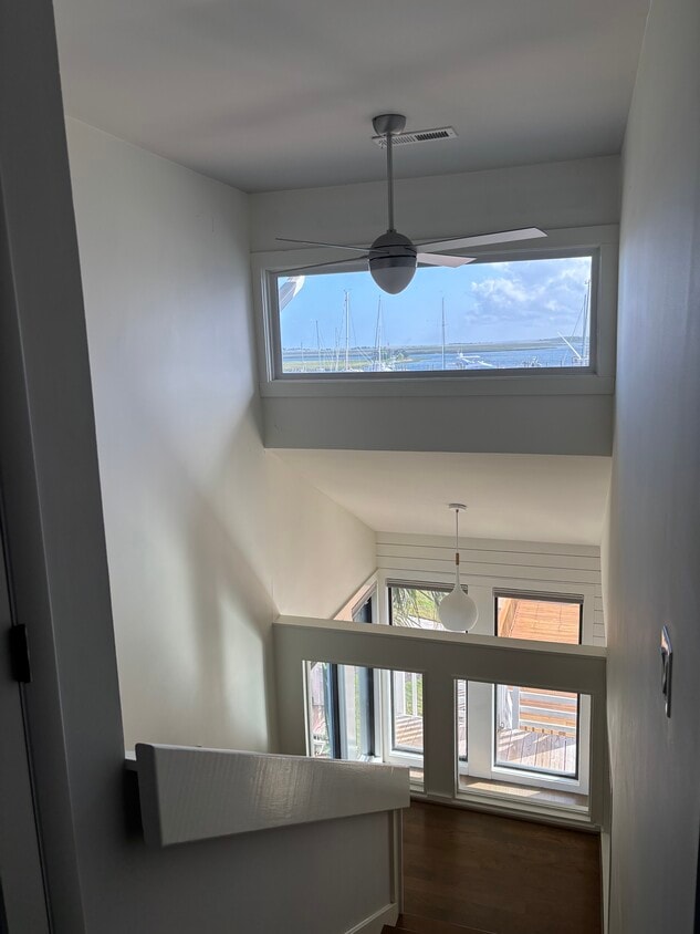 Primary Photo - 350 Causeway Dr