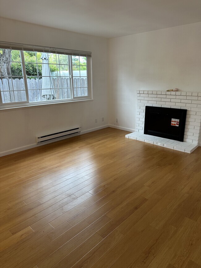 Building Photo - 1570 Albatross Dr
