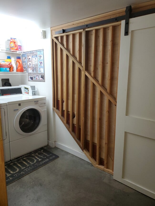 Laundry storage room - 1867 SW 14th Ave