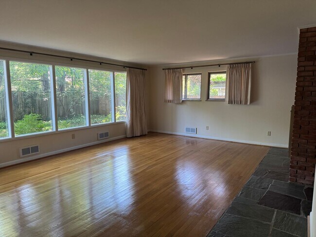 Foto del edificio - 3 Bedroom Ranch Home - Upper Arlington, OH