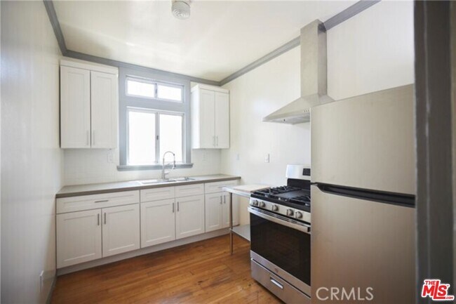 Foto del edificio - 1275 N Wilton Pl