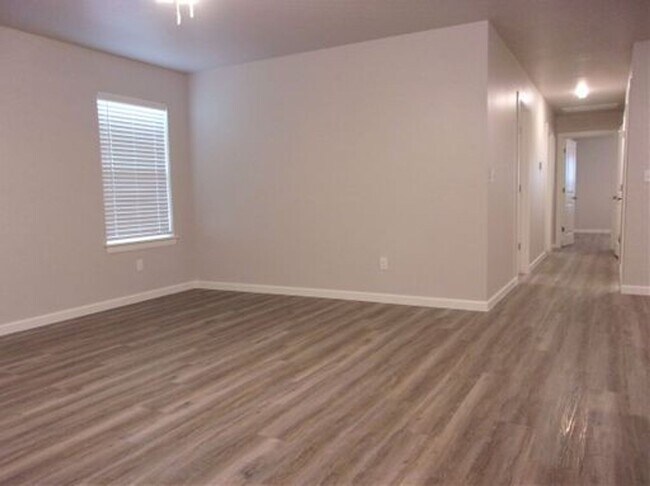Foto del edificio - 3 Bed 2 Bath 2 Car Garage Duplex in Summit Ridge Addition NW OKC