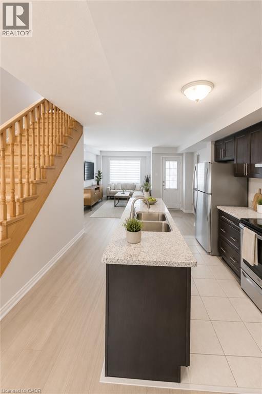 Photo du bâtiment - 770 Linden Dr