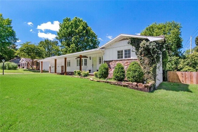 Foto del edificio - 2383 N Yorkwood Dr
