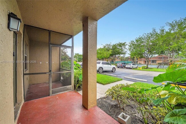 Foto del edificio - 755 NW 104th Ave