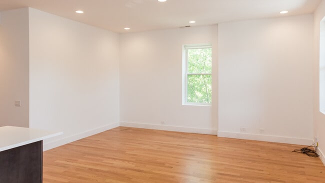 Building Photo - 3545 W Palmer St