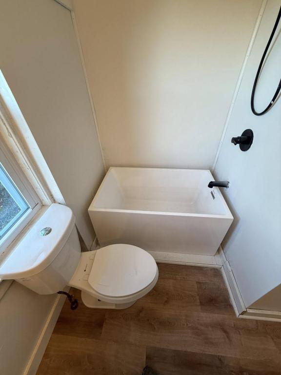 Building Photo - 416 Burgess St