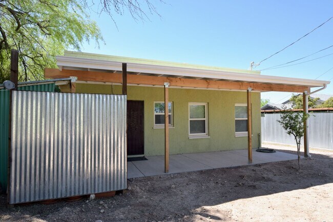 Foto del edificio - ALL UTILITIES INCLUDED - Updated Historic 1929 1 Bed 1 Bath Attached Bungalow
