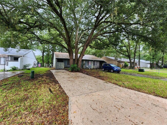 Building Photo - 2227 SW 70th Terrace