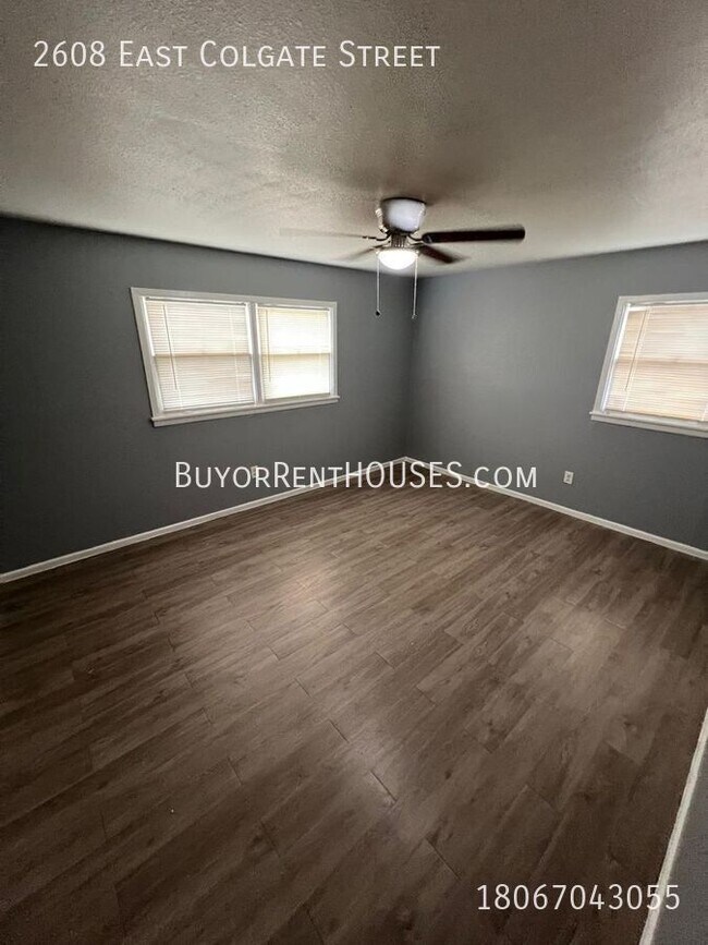 Building Photo - $499 Move-In Special (+ admin fee) + $0 De...