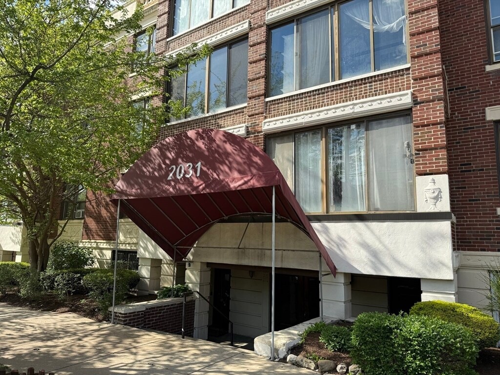 Foto principal - 2031 Commonwealth Ave