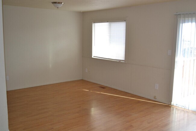 Foto del edificio - 528 Campbell Way