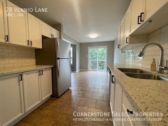 Building Photo - Upper Mountain Semi!