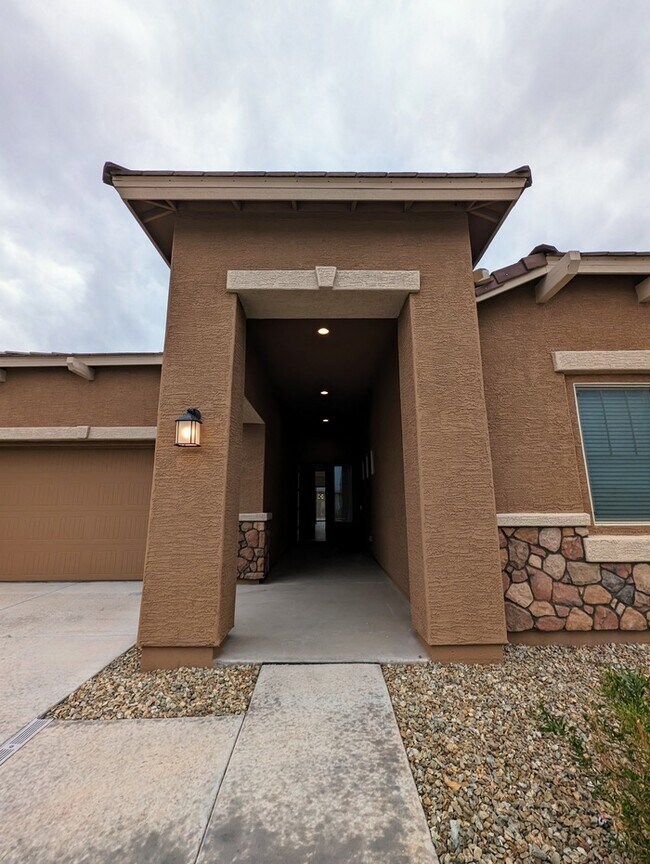 Building Photo - 16431 W Charlotte Dr