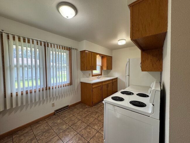 Building Photo - 2925 Leslie Ln