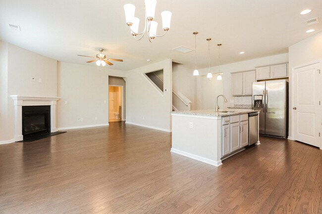 Building Photo - 817 Neosho Ct
