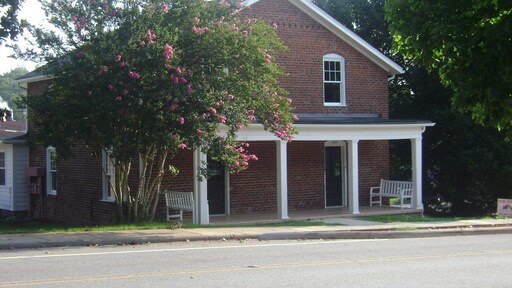 Primary Photo - 122 Main St