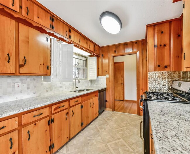 Building Photo - 1803 Sea Queen Ct