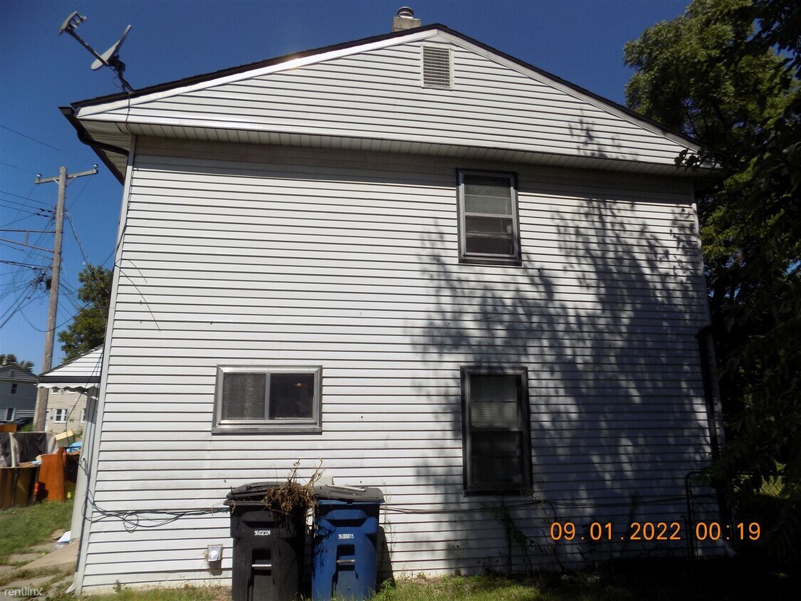 Foto del edificio - 3 br, 1 bath Duplex - 1919 Eagle Ct