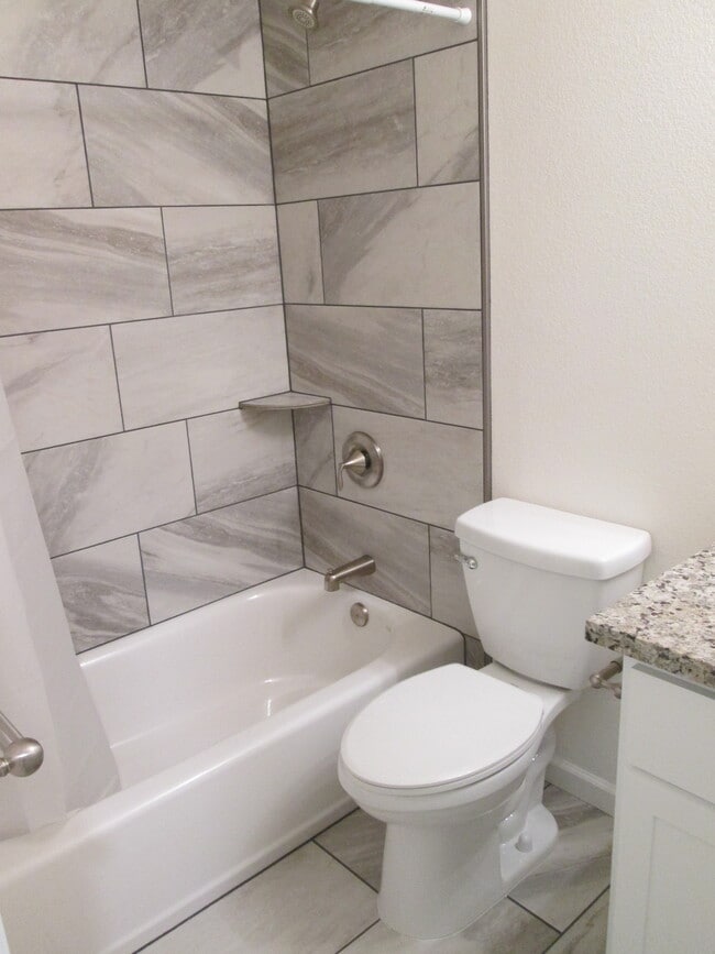 Bathroom - 1515 E Cambridge Ave