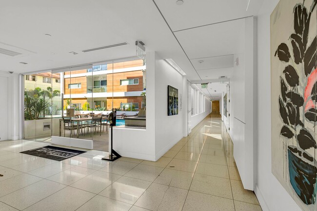 Foto del edificio - Hollywood Luxury Condo — 2 Beds • 2.5 Bath...