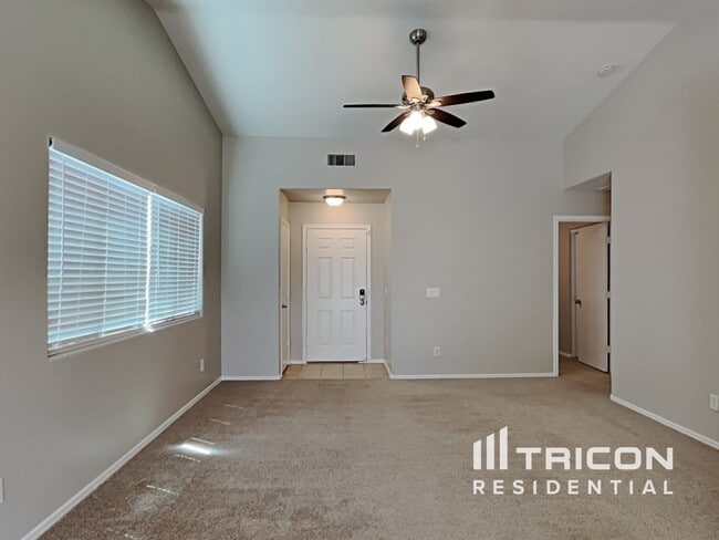 Foto del edificio - 25726 W St Kateri Dr