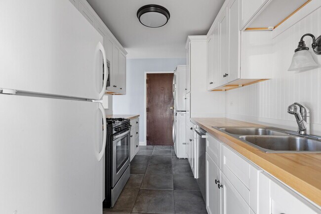 Building Photo - 509 Seneca Ln