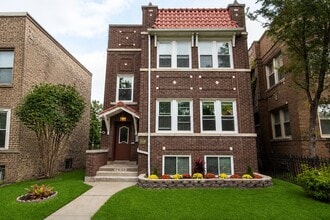 Building Photo - 2648 W Lunt Ave