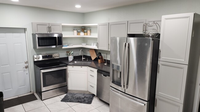 Foto del edificio - 1002 Brothers Ave.