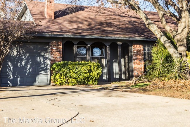 Building Photo - 8740 Santa Rosa Dr