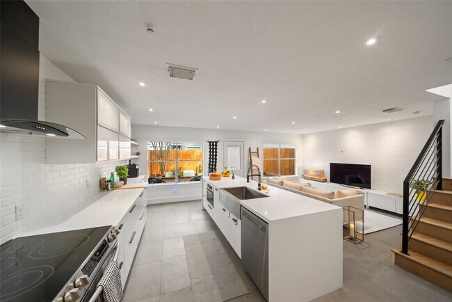 Foto del edificio - 258 Sentry Maple Pl