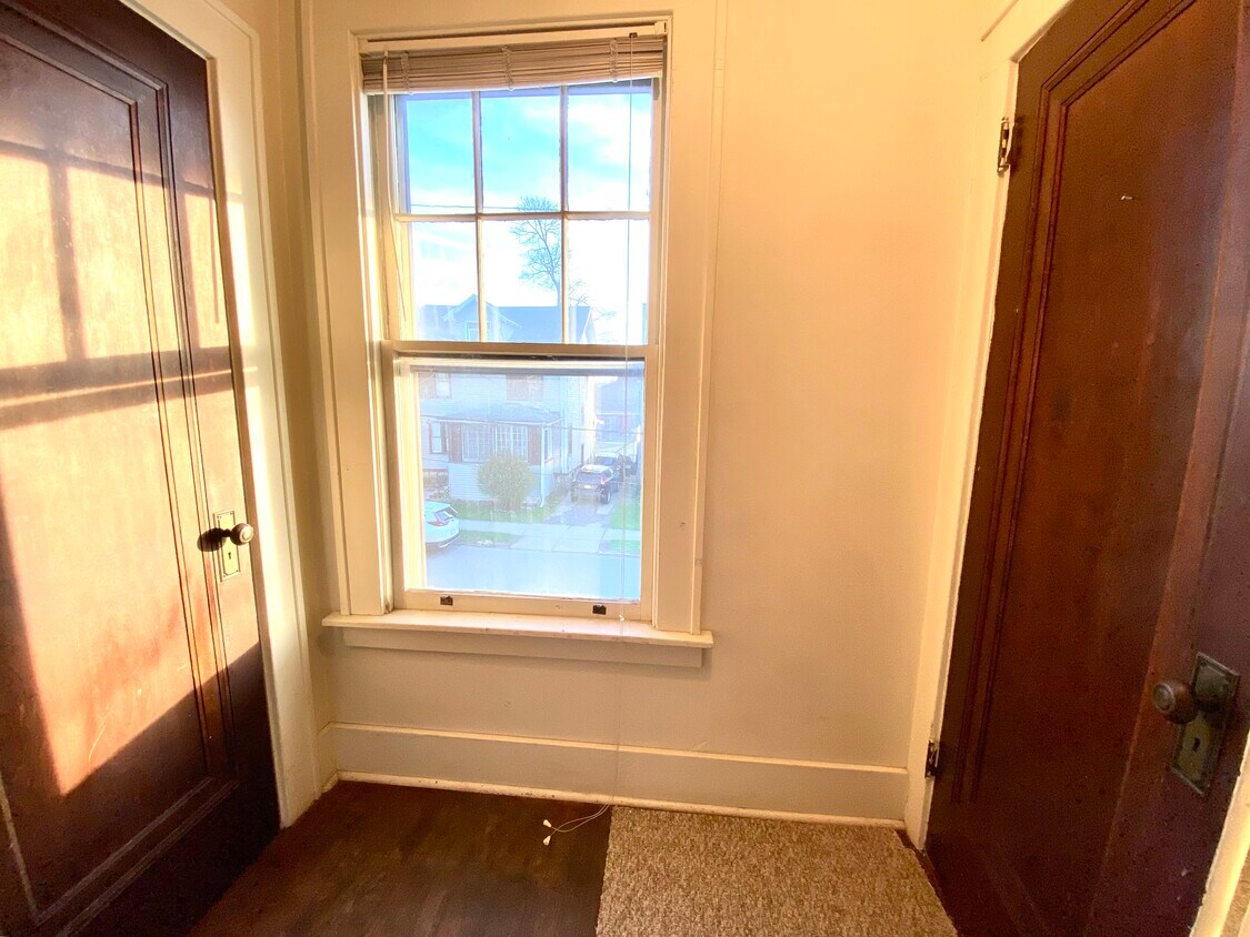 Primary Photo - 20 Rose Pl