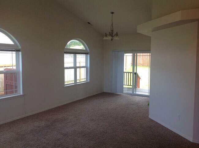 Building Photo - 1602