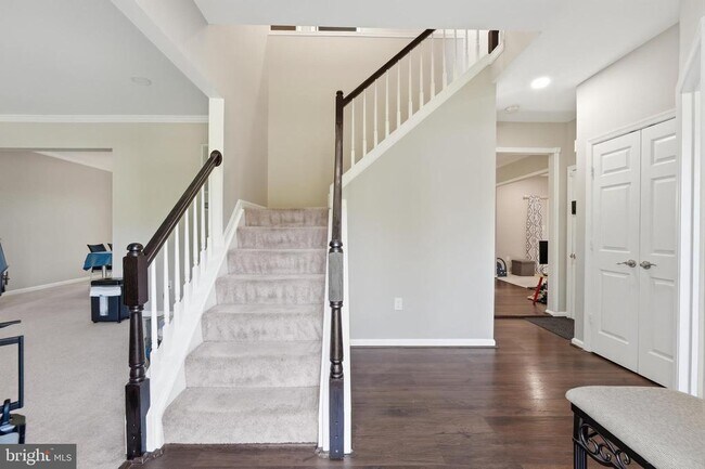 Foto del edificio - 34 Westhampton Ct