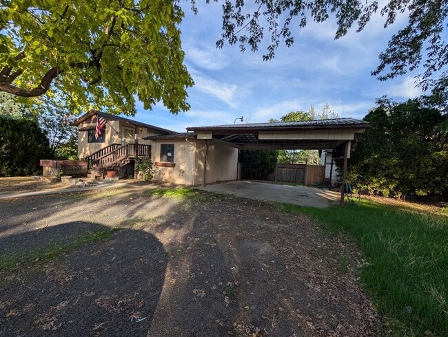Building Photo - 2 Bedroom Pet-Friendly Orchards House with...