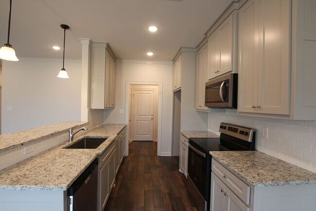 Foto del edificio - Luxury 3 Bedroom 2 Bath Townhomes in Bulla...