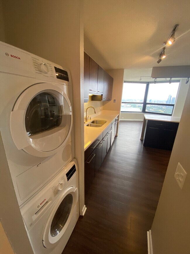 Foto del edificio - 155 N Harbor Dr