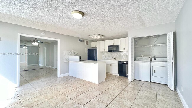 Building Photo - 635 Executive Center Dr