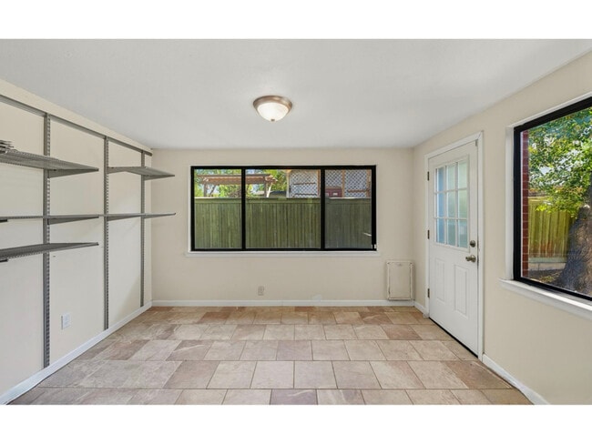 Foto del edificio - 8240 Tennyson St