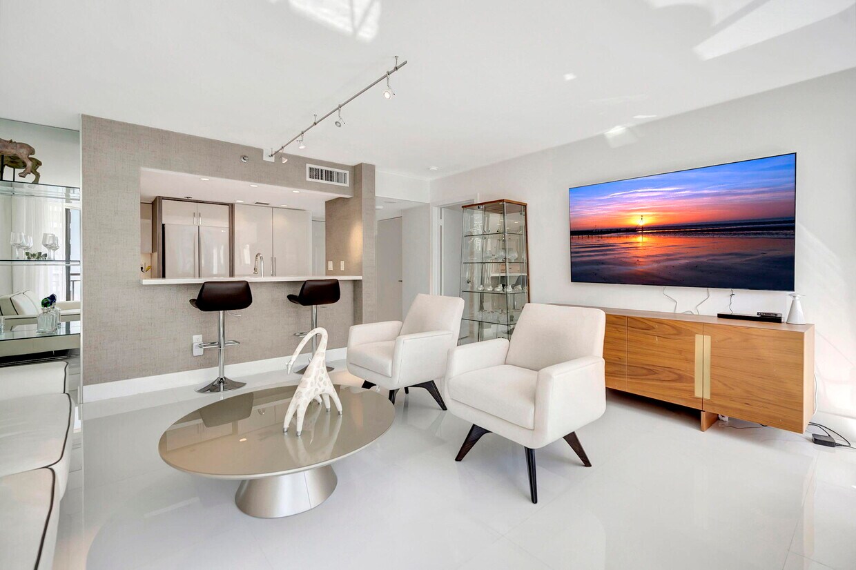 Foto principal - 540 Brickell Key Dr
