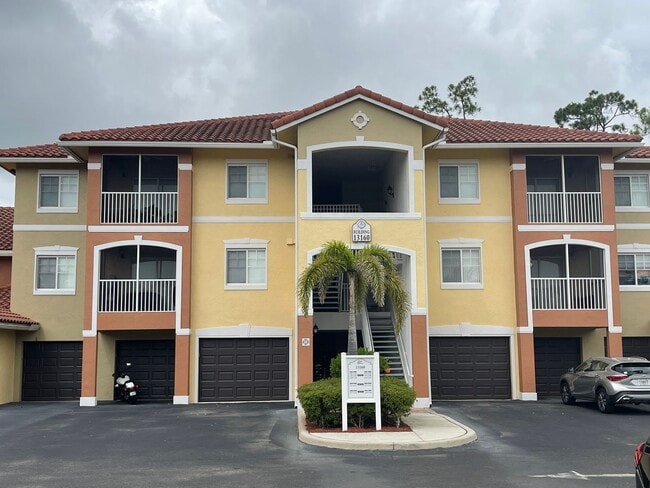 Building Photo - ANNUAL RENTAL - 3 BED/2 BATH-SECOND FLOOR END UNIT AT BELLA CASA!