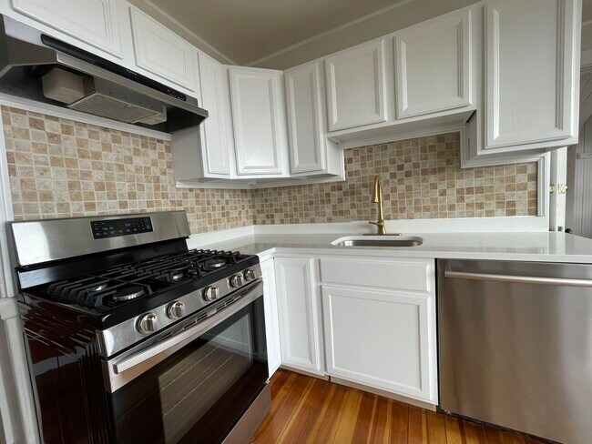 Kitchen - 15 Washington Ave