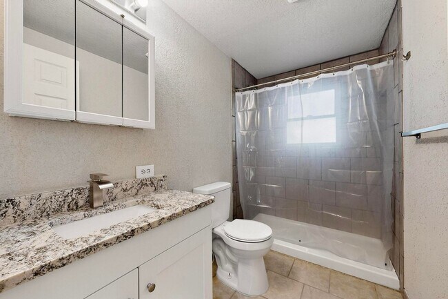 Building Photo - NE 3 bedroom 1 bath 1348/sf