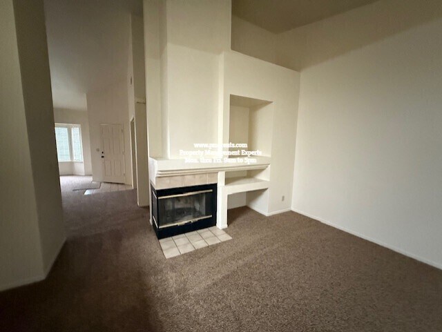 Foto del edificio - 9521 Twin Brooks Ln